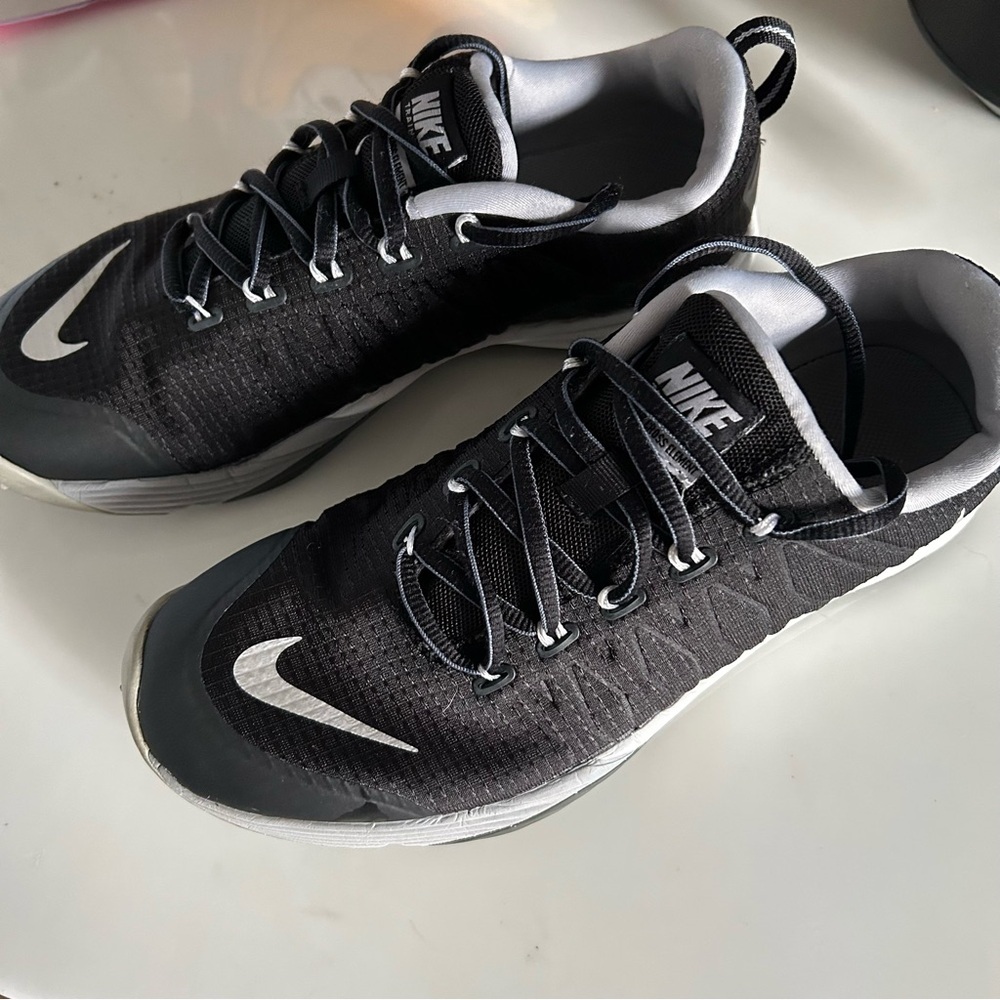 Nike Black Training Shoes - Picture 4 of 11